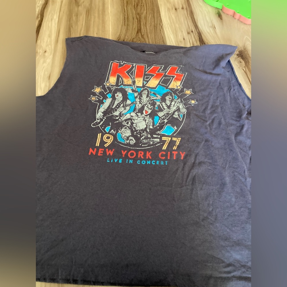 KISS 1977 New York City Live In Concert Sleeveless Gray Reprint 2023 T-Shirt LG